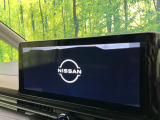 【メーカー純正ナビ】インテリアに溶け込むスタイリッシュな「専用設計」メーカーナビを装備♪視認性や操作性など基本性能にも優れ、より上質なカーライフをお楽しみいただけます。