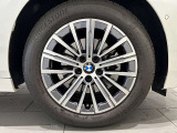 サービスにはドイツ本国と同様に教育と訓練を受け、BMWを知り尽くした「マイスター」が数多く在籍しております。360度による納車前点検整備で、お客様に安心と安全をお届けいたします。
