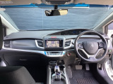 運転席周りです。カップホルダーや小物の収納などは必須ですよね!!使い勝手の良いつくりになっております!!