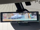【インテリジェント ルームミラー】車両後方のカメラ映像をミラー面に映し出すので、車内の状況や、天候などに影響されずいつでもクリアな後方視界が得られます!