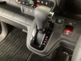 オートマチックシフトレバーは、手になじみ操作しやすい形状で安全運転にもつながります♪