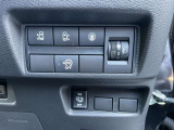 ハンドル右奥には各種設定スイッチがあります。運転者がスッと手を伸ばせば操作できので便利です。