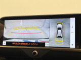【パノラミックビューモニター】専用のカメラにより、上から見下ろしたような視点で360度クルマの周囲を確認することができます☆死角部分も確認しやすく、狭い場所での切り返しや駐車もスムーズに行えます。