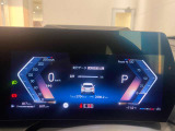 『運転』に対するBMWのこだわりはメーターパネルにも表れております。視野性の良いメーターパネルは疲労感の軽減と、運転の楽しさをもたらしてくれます。