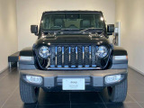 【フロントグリル】7スロットルグリルはJeep伝統の証です。SUVのみにこだわり続けている伝統あるJeep車へお乗り頂いてみてはいかがですか?