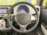 インテリアに合わせたデザインのステアリングは、運転される方のことも考え、運転しやすい形状、大きさです。是非一度、実際に触ってお確かめください。