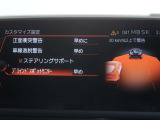 隣車線を走る車両をレーダーで検知し、ドアミラーでは確認しにくい後側方エリアに存在する車両に加え、急接近してくる車両も検知します。車両を検知するとドアミラーに搭載されたLEDインジケーターが点灯します。