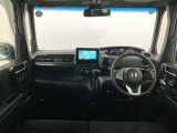 【前方視界】開放的な前方視界!運転がしやすく疲れにくいです♪窓が大きく、見通しがとっても良いおクルマですよ♪