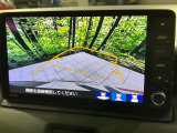 【バックカメラ】駐車時に後方がリアルタイム映像で確認できます。大型商業施設や立体駐車場での駐車時や、夜間のバック時に大活躍!運転スキルに関わらず、今や必須となった装備のひとつです!