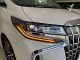 三眼LEDヘッドライト&シーケンシャルウィンカー(流れるウィンカー)&AHS(アダプティブ・ハイビーム・システム)・LEDフォグランプ付き!!