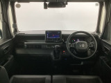 【前方視界】開放的な前方視界!運転がしやすく疲れにくいです♪窓が大きく、見通しがとっても良いおクルマですよ♪
