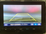 【バックカメラ】運転が苦手な方も車庫入れラクラクです!ギアをリバースに入れれば自動的に切り換わりますので、面倒な操作は不要です♪狭い駐車場もお車を傷つけず安心ですね!