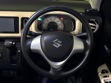 インテリアに合わせたデザインのステアリングは、運転される方のことも考え、運転しやすい形状、大きさです。是非一度、実際に触ってお確かめください。