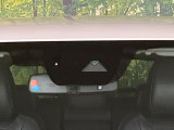 【i-ACTIVESENSE】走行中に前方の車両等を認識し、衝突しそうな時は警報とブレーキで衝突回避と被害軽減をアシスト。より安全にドライブをお楽しみいただけます。