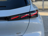 LEDのテールランプは、ライオンの3本の爪痕をイメージさせるデザインとなっております。勇ましさやおしゃれな雰囲気を連想させます