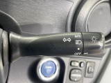 【オートライト】周りの明るさに応じて自動でヘッドライトの点灯・消灯ができる機能です!ライトの付け忘れ・消し忘れなどが無くなり、雨の日や夕方の走行も安心!トンネル通過時も便利ですね♪