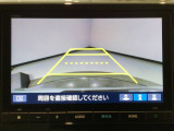 【バックカメラ】運転が苦手な方も車庫入れラクラクです!ギアをリバースに入れれば自動的に切り換わりますので、面倒な操作は不要です♪狭い駐車場もお車を傷つけず安心ですね!