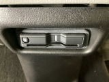 ETCがついています。高速道路の料金所の通過も楽々です。 カードの取り出しもしやすい場所についています。