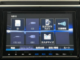 スマートフォンのような操作感の静電式タッチパネル。