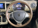 【純正革巻きステアリング】上質な革を使用することで、手にしっかり馴染みとても運転しやすいハンドルです♪