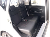 お車選びをお楽しみ頂けるよう、在庫車の展示スペースを十分に確保しております。