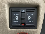 【両側パワースライドドア】両側がパワースライドドアになっており、運転席のスイッチやスマートキーでも開閉が可能です!開口部も広いので乗り降りも楽々♪