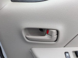 集中ドアロックシステム搭載で運転席からのロックが可能です。