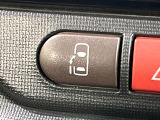 【パワースライドドア】スマートキーや運転席のスイッチでスライドドアの開閉が可能♪電動だから力を入れてドアを開ける必要が無く、小さいお子様でも、重い荷物を持っている時もラクに開け閉めできます♪