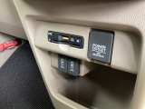 ビルトインタイプの【ETC】で見た目もスッキリ。高速道路の利用にとても便利です。USBチャージャー搭載。スマートフォンなどの充電にとっても便利です。