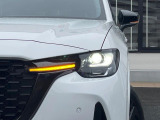 【LEDヘッドライト】悪天候や夜間走行時も良好な視界を確保し安心して運転できる高輝度LEDヘッドライトを装備!点灯速度が早く、消費電力も抑えられています。