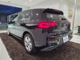 鮮やかなテールランプと一目でVWとわかる後ろ姿です!