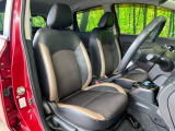 運転席まわりには十分なスペースがあり、大柄な方でもゆったり運転していただける環境です。