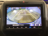 バックカメラの画像です。ガイドラインがスムースな車庫入れをサポートいたします。車庫入れの安心感がアップしますね。