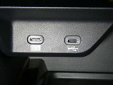 【充電用USB端子】デバイスの充電に便利です。※実際の接続端子は写真で確認or店舗までご気軽にお問合せください♪