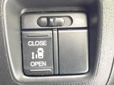 【パワースライドドア】スマートキーや運転席のスイッチでスライドドアの開閉が可能♪電動だから力を入れてドアを開ける必要が無く、小さいお子様でも、重い荷物を持っている時もラクに開け閉めできます♪