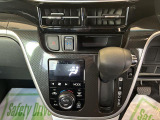 快適装備のオートエアコン♪ 温度設定をすれば、自動で車内の温度管理をしてくれる優れ物です☆彡