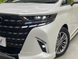 【LEDヘッドライト】悪天候や夜間走行時も良好な視界を確保し安心して運転できる高輝度LEDヘッドライトを装備!点灯速度が早く、消費電力も抑えられています。