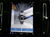 360&deg;カメラ付きで車庫入れや縦列駐車が安全に行えます。