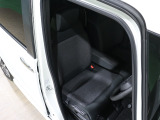 程よい硬さとホールド性が高いシートで長時間運転も快適です。