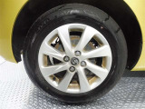 185/65R15の純正アルミホイール付きタイヤを装着しています