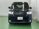 LEDヘッドライトを装備しています。LEDヘッドライトはとても明るく、雨の日や夜間走行も安全・安心です。オートライトコントロール付きで周囲の明るさに応じて自動で点灯・消灯します