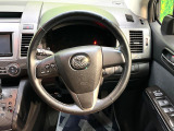 【純正革巻きステアリング】上質な革を使用することで、手にしっかり馴染みとても運転しやすいハンドルです♪