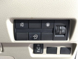 【パワースライドドア】スマートキーや運転席のスイッチでスライドドアの開閉が可能♪電動だから力を入れてドアを開ける必要が無く、小さいお子様でも、重い荷物を持っている時もラクに開け閉めできます♪