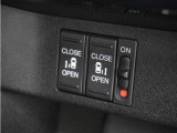 ◆両側電動スライドドア◆狭い駐車場でも乗り降りが楽々♪お子様が隣の車にドアを当ててしまう心配もございません!小さなお子様連れの方もこれで安心。