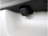 バックカメラが付いているので後方確認が非常にしやすいです。今や運転初心者も熟練者も必須装備!ついていて損はないですね♪