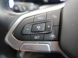 ◆クルーズコントロールにレーダーセンサーを組み合わせ、先行車を測定し設定されたスピードを上限に自動で加減速を行います。一定の車間距離を維持することで、長距離走行でのドライバーの疲労を低減させます。