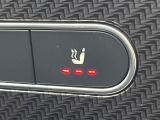 ●フロントシートヒーティング:運転席・助手席共に三段階で調節が可能なシートヒーターを装備しております。季節を問わず快適にご使用いただけます。