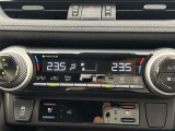 オートエアコンなので好きな温度を設定することで車内をいつでも快適に保てます