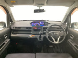 【前方視界】開放的な前方視界!運転がしやすく疲れにくいです♪窓が大きく、見通しがとっても良いおクルマですよ♪