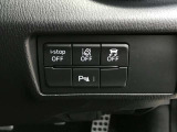 【安全装備も充実】車線逸脱警報システム。バック時の障害物を検知し知らせるパーキングセンサー付きです。